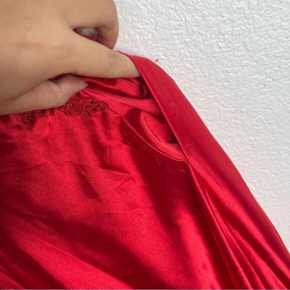 Faviana Red Satin Lace Bodice Gown Maxi Formal Dress Size 20W - Picture 4 of 7